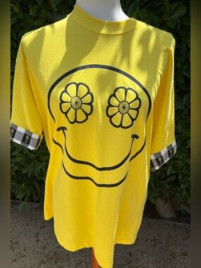 Edistsew Smile Shirt! Gives vintage 90s vibes!